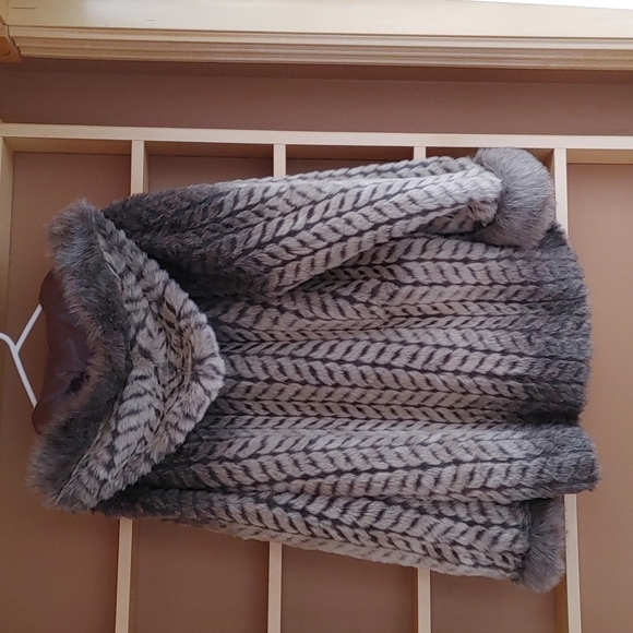 Vintage Hooded Faux Fur Coat with pockets size medium - Picture 3 of 12